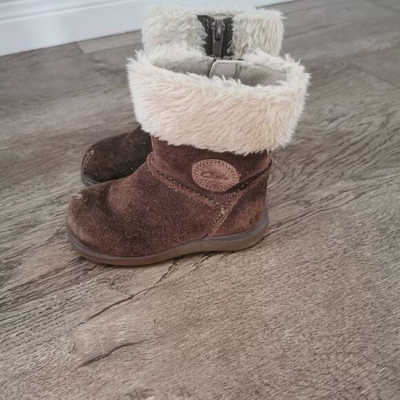 2/$30 Clarks first shoes suede boots size 4.5 - Picture 1 of 6